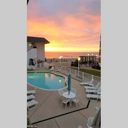 Apartamento Renovated, Oceanfront Building, Boardwalk, Pool, Beach, 4 People, Cozy Studio Unit, Walk Right Out No Elevator, Kitchen, Restaurant